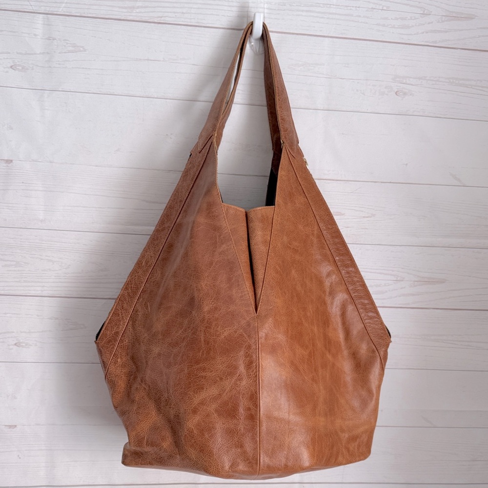 JJ Winters Jamie Elegant Light Brown Leather Hobo Tote Bag Side Zippers